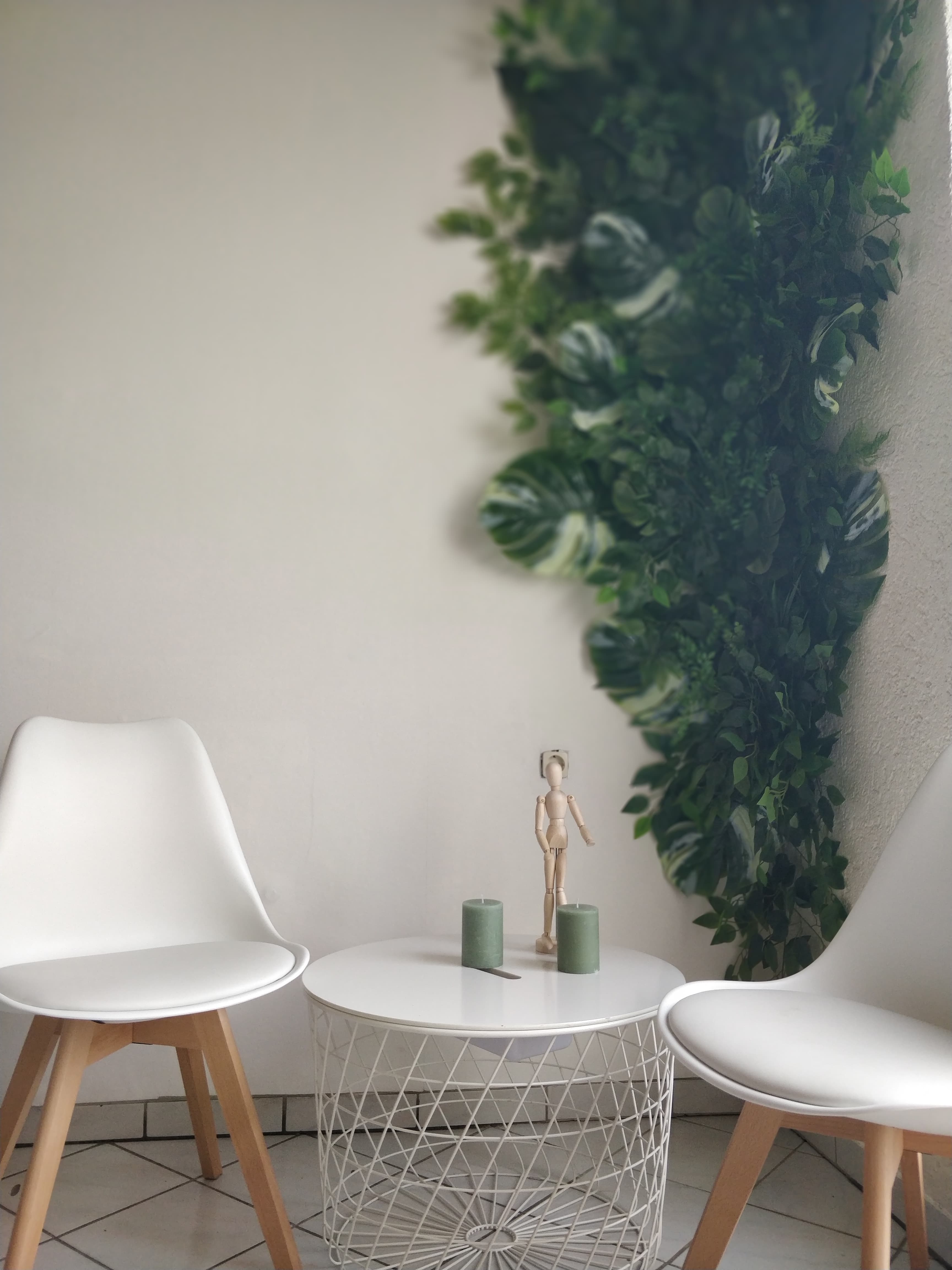 Einladender Warteraum mit angenehmer Atmosphäre